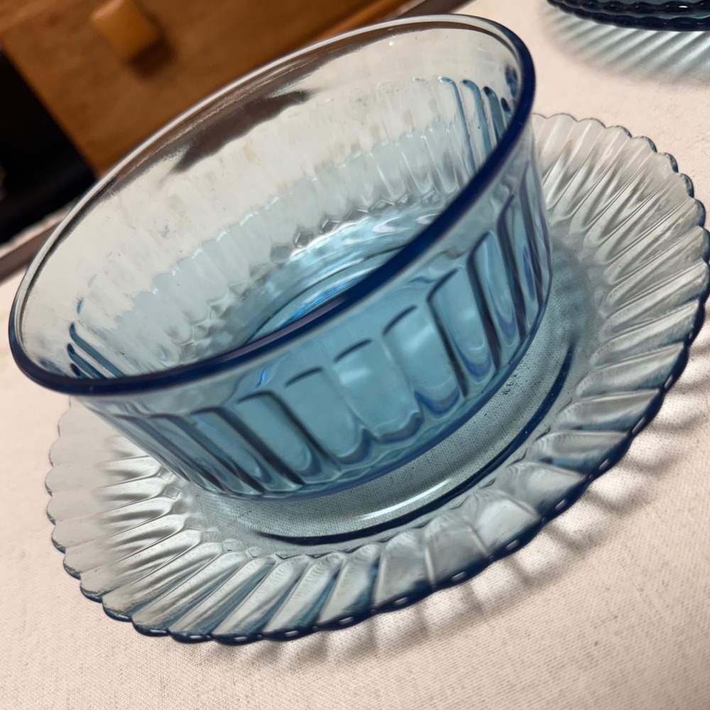 Arcoroc France Blue Glass Ribbed Dinnerware Set 4pc Plates Bowl Vintage - Picture 5 of 5